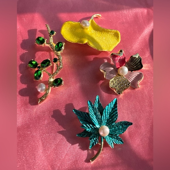 Genuine Freshwater Pearl Nature-Inspired Brooch Set - Picture 1 of 6